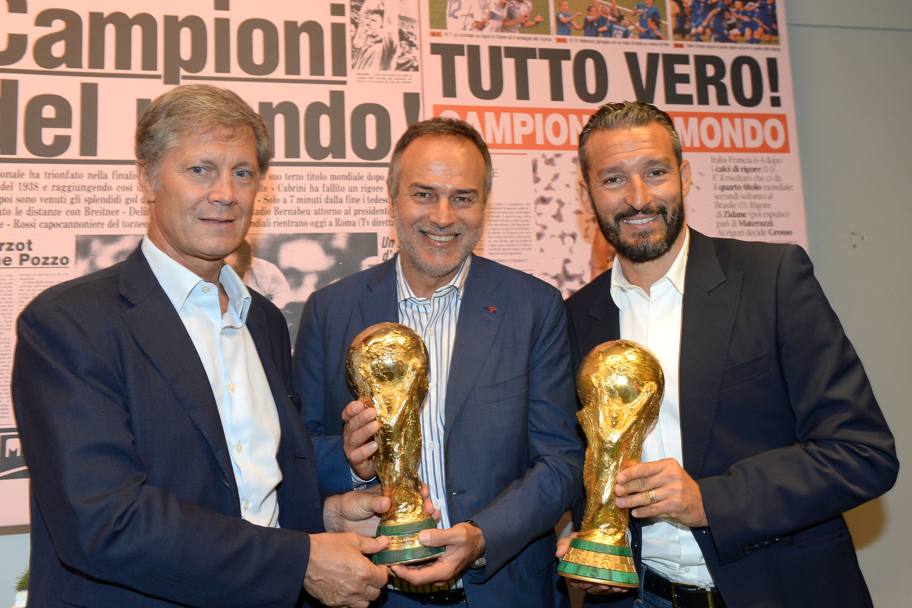 Da Vittorio Pozzo a Enzo Bearzot fino a Marcello Lippi: le quattro coppe (1934, 1938, 1982 e 2006) tutte insieme alla mostra di piazza San Babila, a Milano, con campioni di eccezione a presentarle: Fulvio Collovati e Antonio Cabrini, protagonisti del Mondiale spagnolo, e Gianluca Zambrotta, eroe dell&#39;ultimo trionfo